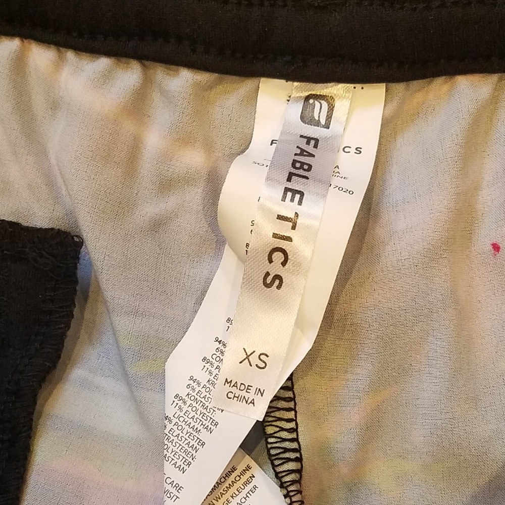 FABLETICS CARRIE SHORTS NWOT - Picture 4 of 8